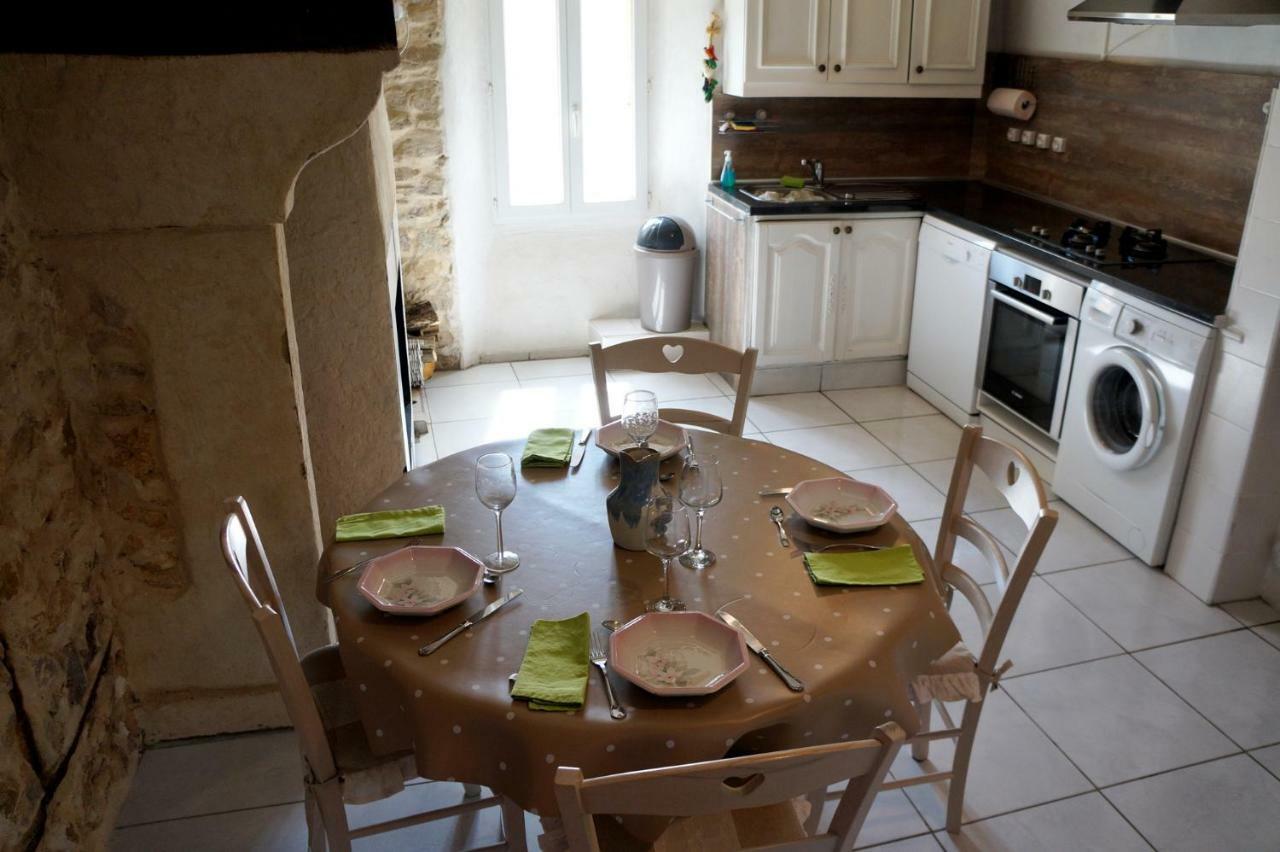 Gite **** "Le Refuge Des Fees" Saint-Julien-du-Gua Luaran gambar