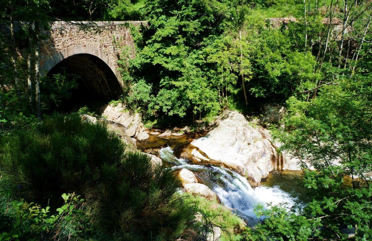 Gite **** "Le Refuge Des Fees" Saint-Julien-du-Gua Luaran gambar
