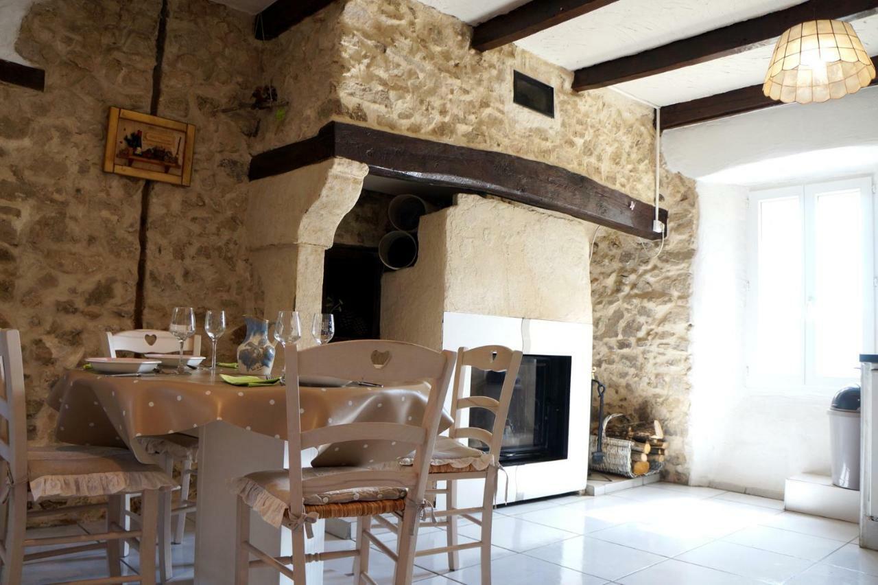 Gite **** "Le Refuge Des Fees" Saint-Julien-du-Gua Luaran gambar